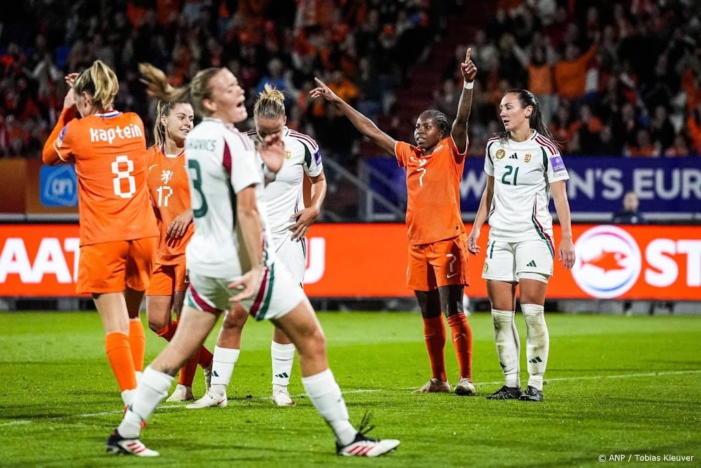 Voetbalsters door in WK-kwalificatie na nieuwe zege op Hongarije