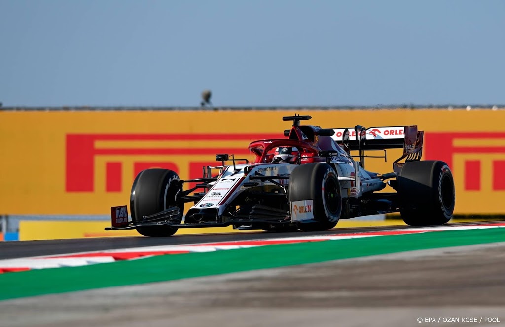 Eerste Formule 1-training op 'ijsbaan' Istanbul kort stilgelegd