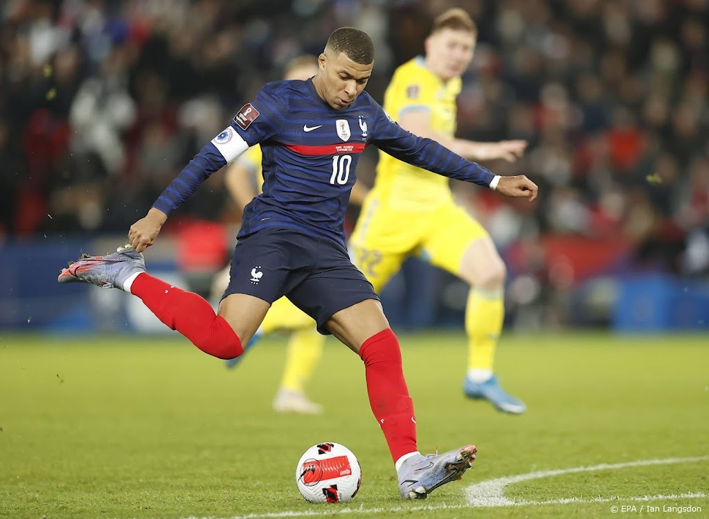 Mbappé leidt Frankrijk met vier doelpunten naar WK in Qatar