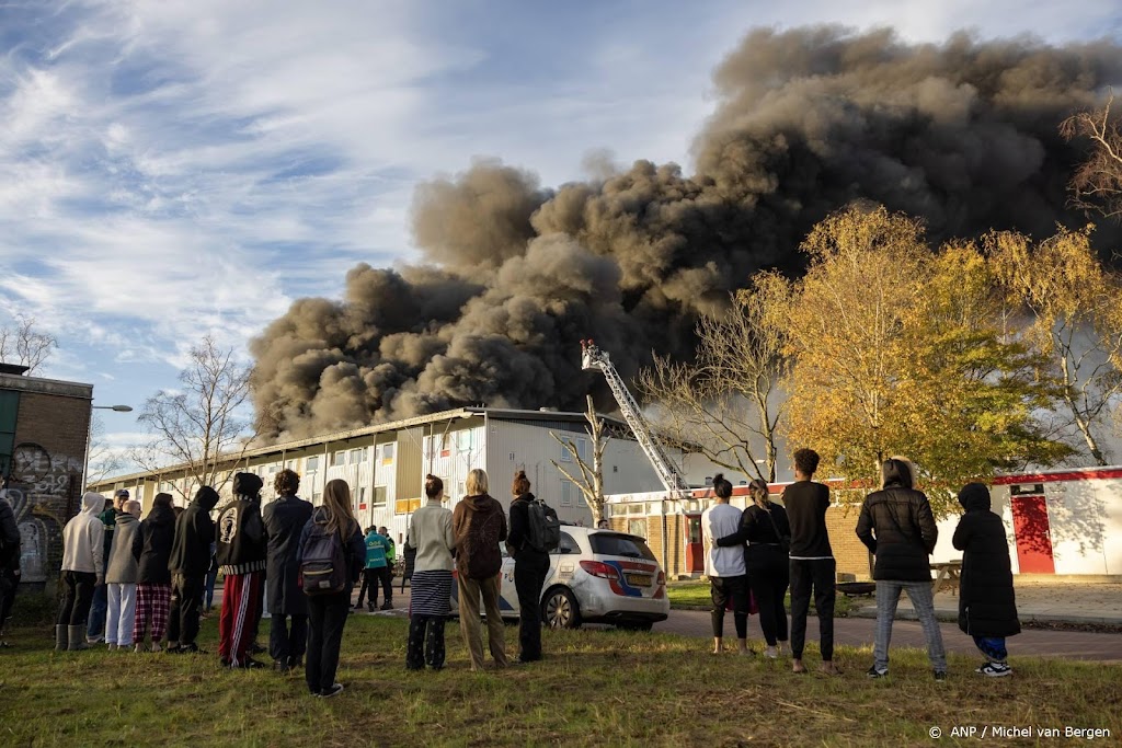 Deel appartementencomplex Amsterdam ingestort door grote brand