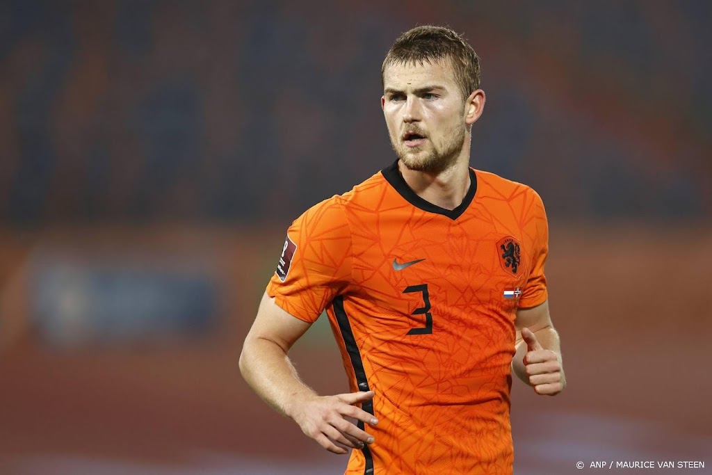 Van Gaal ziet De Ligt als back-up voor Aké in Oranje