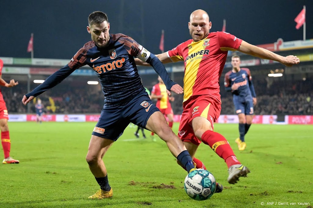 Vitesse redt in extra tijd punt bij Go Ahead Eagles