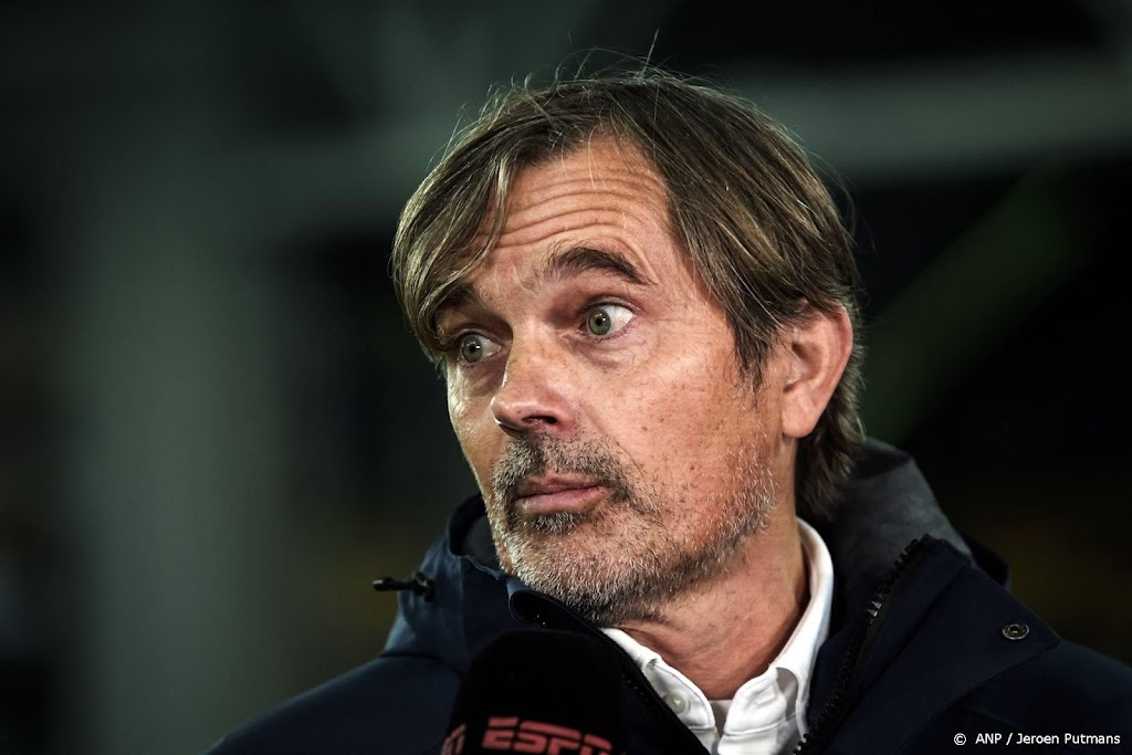 Vitesse rekent op snelle oplossing voor opvolging Cocu