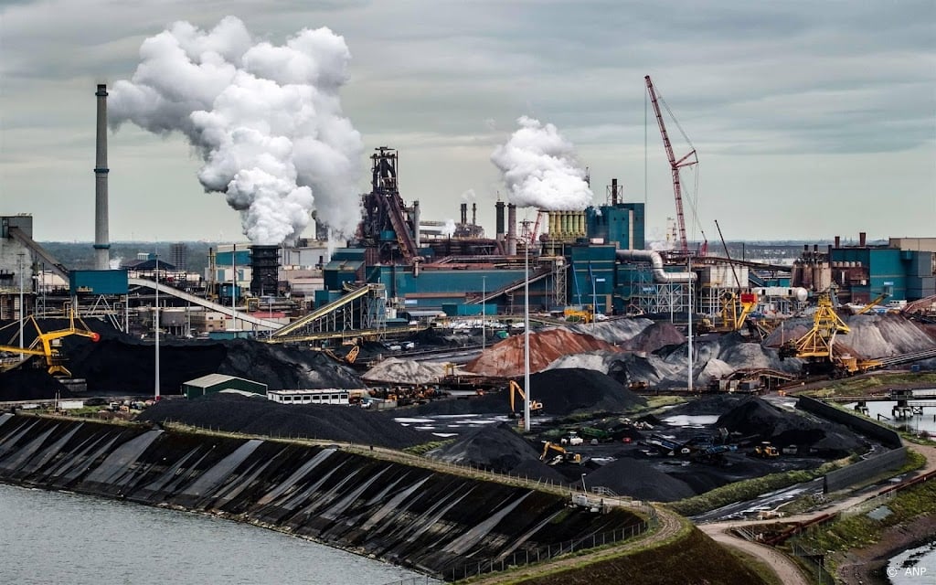 Tata Steel schrapt achthonderd banen in IJmuiden
