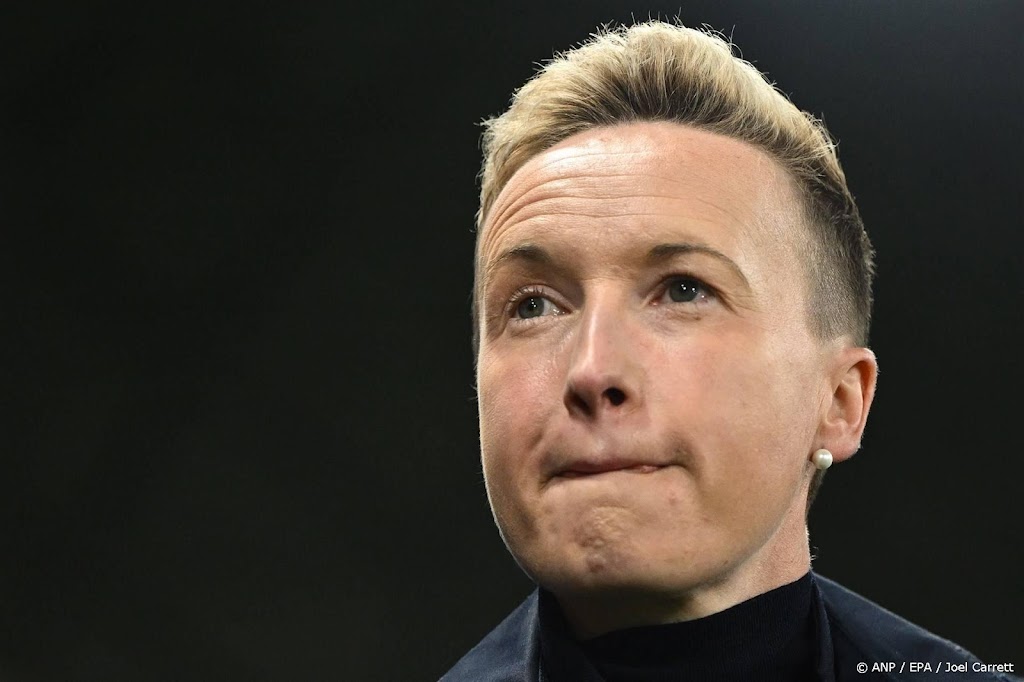 Bondscoach voetbalsters Canada keert niet terug na dronespionage