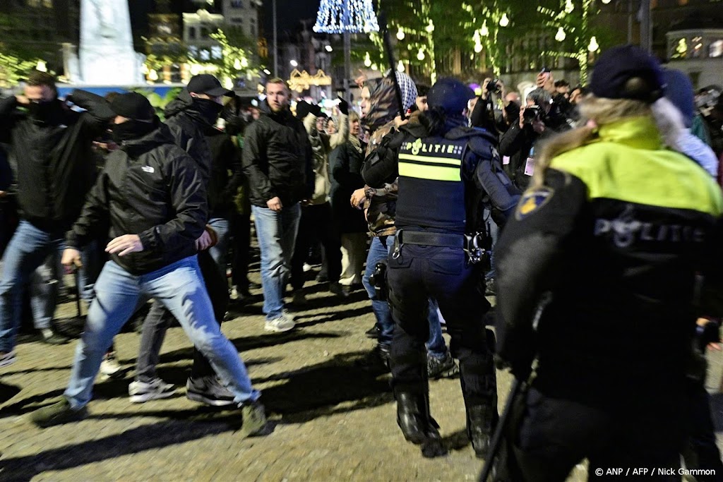 Twee aanhoudingen op Dam om gezichtsbedekkende kleding