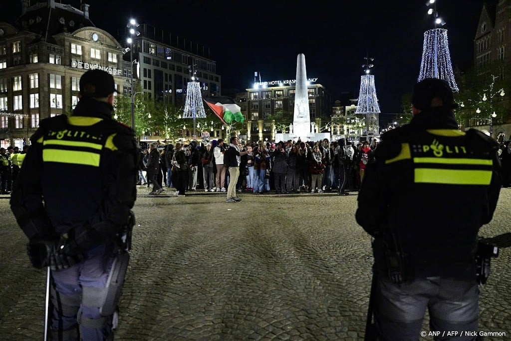Politie houdt pro-Palestijnse demonstranten op de Dam aan