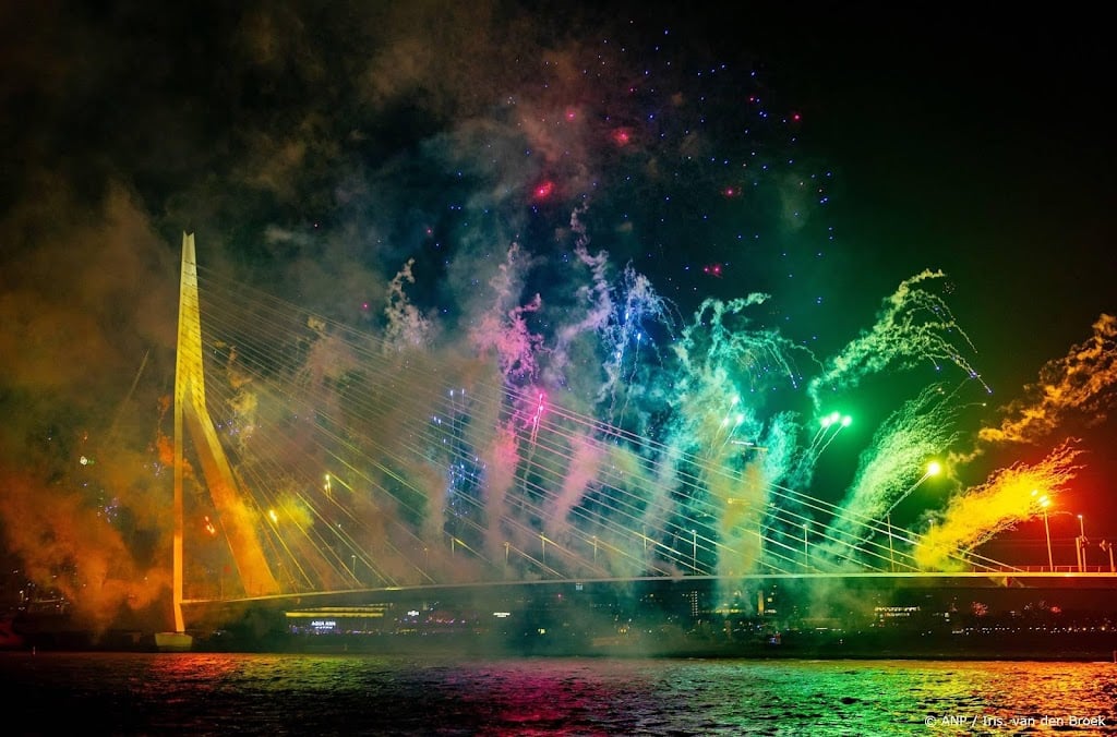 Raad Rotterdam reserveert toch geld voor het Nationaal Vuurwerk