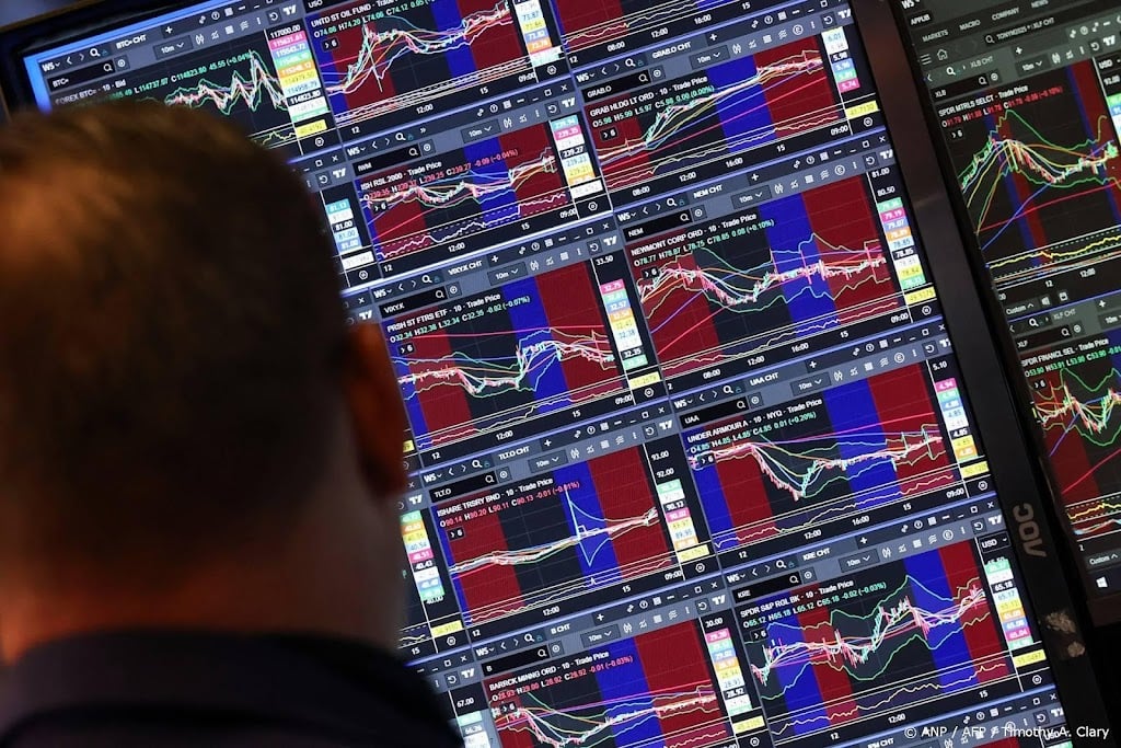 Techbedrijven omlaag terwijl Wall Street renteprognoses bijstelt