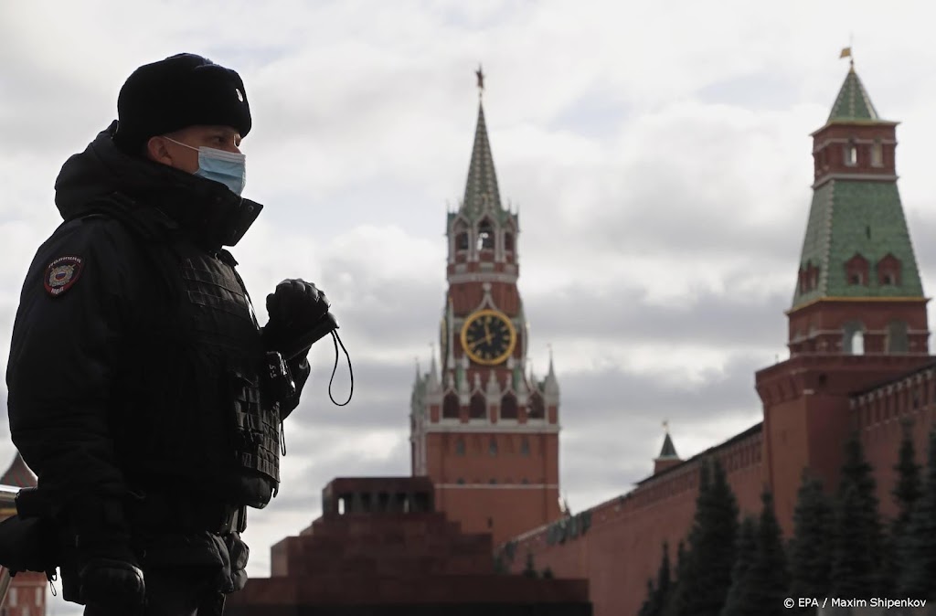Tiener pleegt bomaanslag bij Russische school, meerdere gewonden