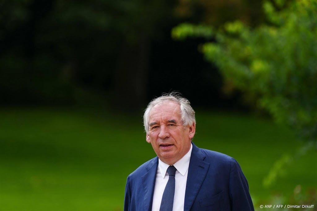 Macron benoemt veteraan uit politiek centrum, Bayrou, tot premier