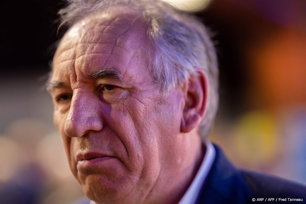 Nieuwe Franse premier Bayrou roept op tot eenheid