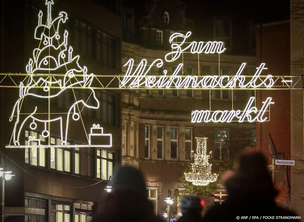Politie Nedersaksen ontruimt kerstmarkt na melding man met wapen
