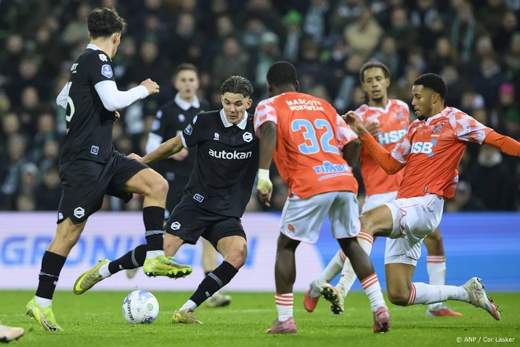 FC Groningen rekent af met tien Volendammers: 3-0
