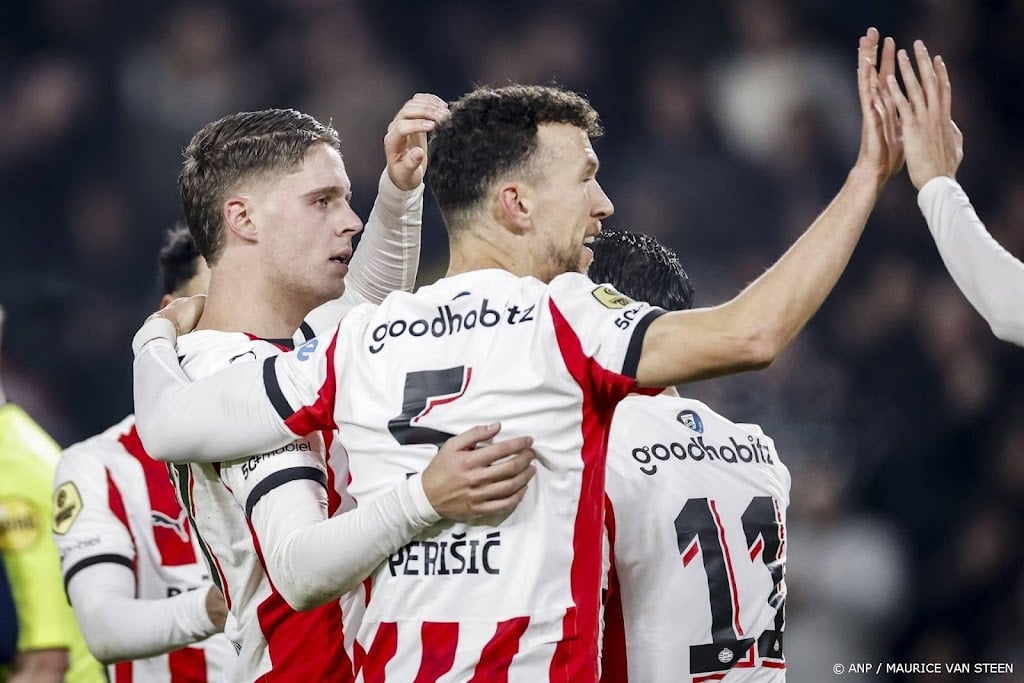 PSV wint moeizaam van Heracles (4-3) en boekt tiende zege op rij