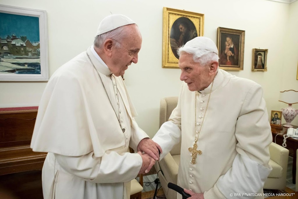 Benedictus wil nu zijn naam uit 'celibaatboek'