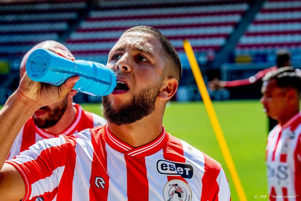 Aanvaller Rayhi langer bij Sparta Rotterdam