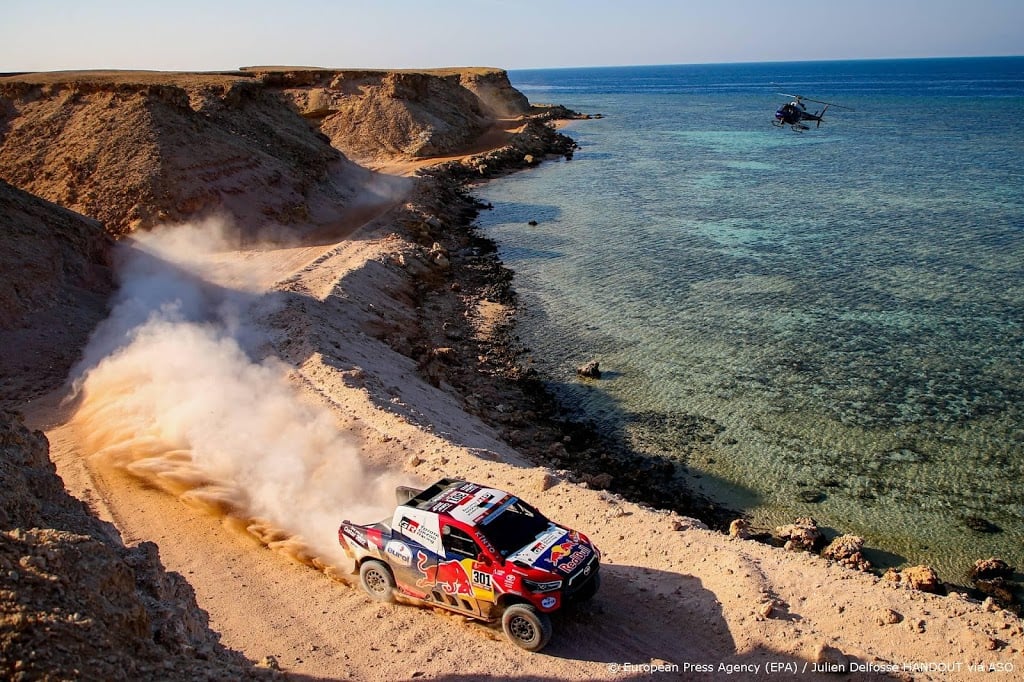 Zesde dagzege Al-Attiyah, maar Peterhansel behoudt leiding Dakar