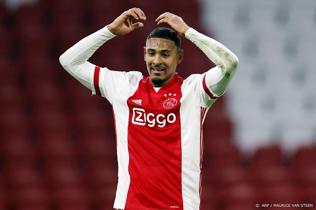Ajax begint met Haller aan uitduel met FC Twente  