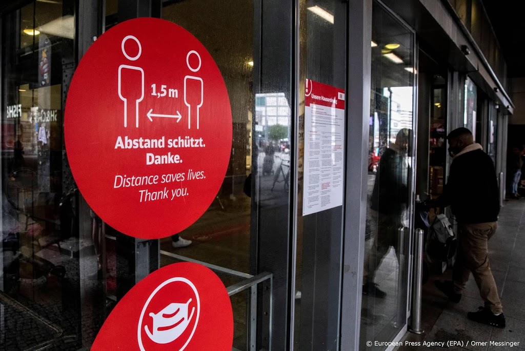 Duitsland bekijkt avondklok en stop openbaar vervoer