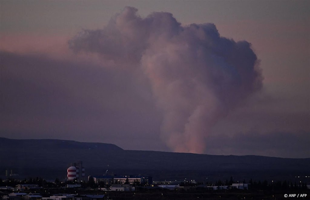 Vulkaan barst uit nabij Reykjavik, politie roept noodtoestand uit