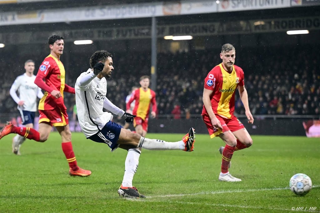 Ajax verslaat Go Ahead Eagles in Deventer  