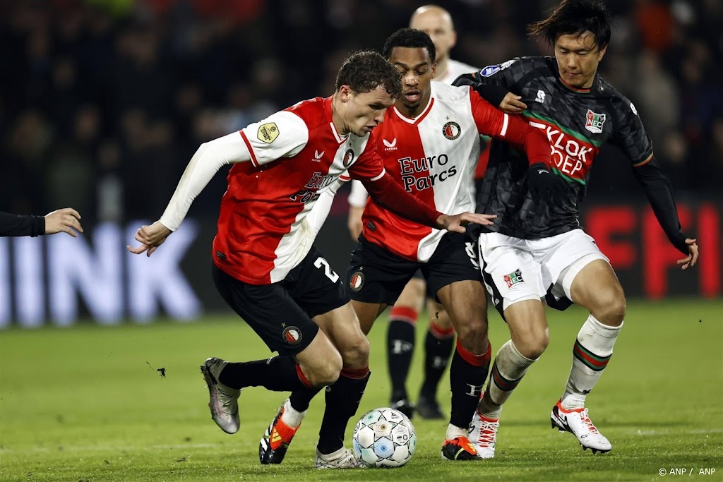Feyenoord ziet PSV na gelijkspel tegen NEC nog verder weglopen