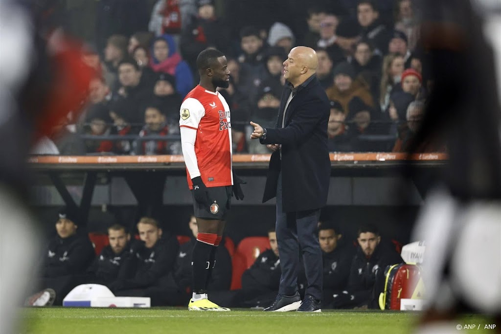 Feyenoord-coach Slot moedeloos na onnodig puntenverlies tegen NEC