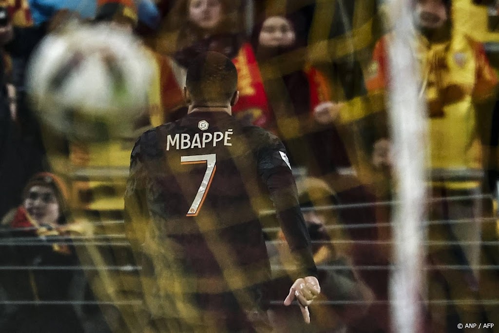 PSG steviger aan kop dankzij moeizame zege bij tien man Lens
