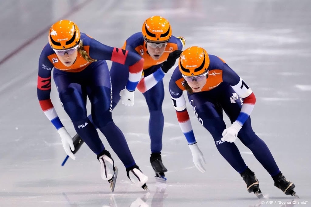 Nederlandse schaatssters prolongeren WK-goud op teamsprint