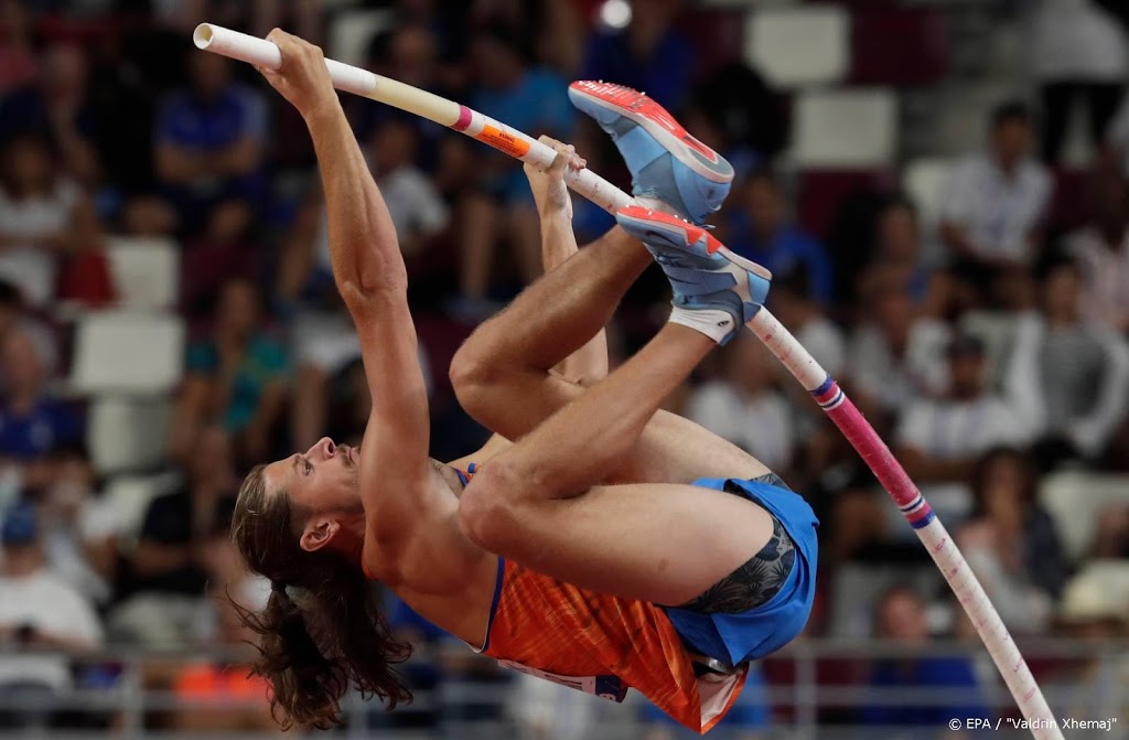 Koppelaar wint polsstokhoogspringen bij indoorwedstrijd Berlijn