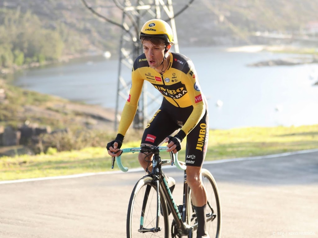 Wielrenner Bennett van Jumbo-Visma pakt eerste nationale titel