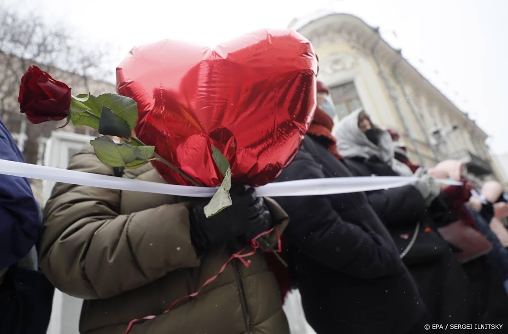 Valentijnsprotest met kaarsen in Moskou voor Navalni