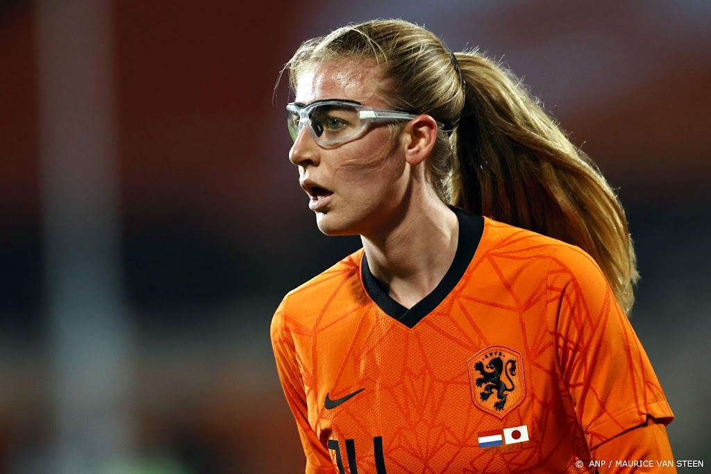 Voetbalsters Oranje met gewijzigde selectie naar Frankrijk