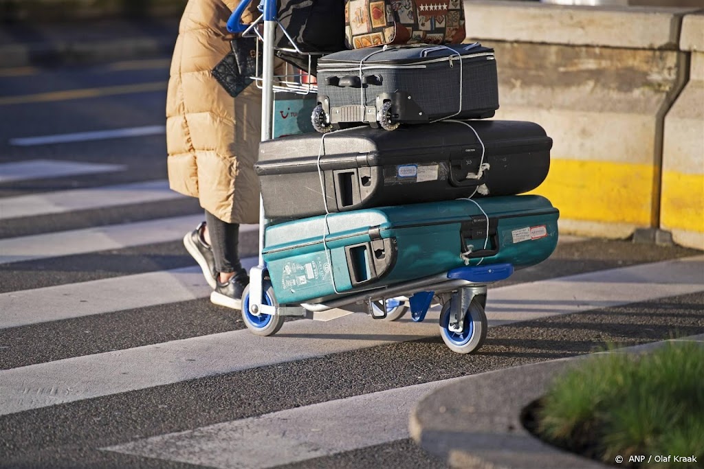Schiphol wil richting meivakantie weer aantal reizigers beperken
