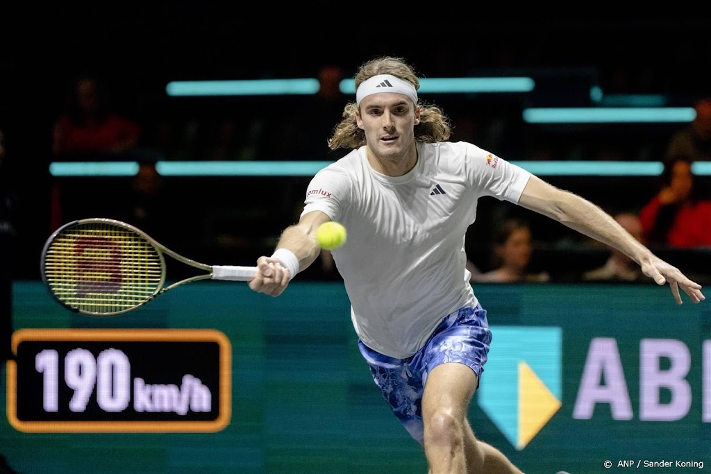 Tsitsipas na stroeve start toch in twee sets verder in Rotterdam