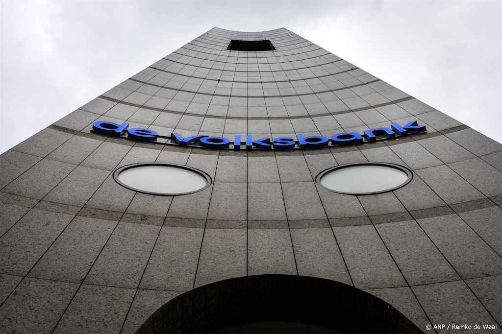 Winst Volksbank keldert door reorganisatiekosten en boetes