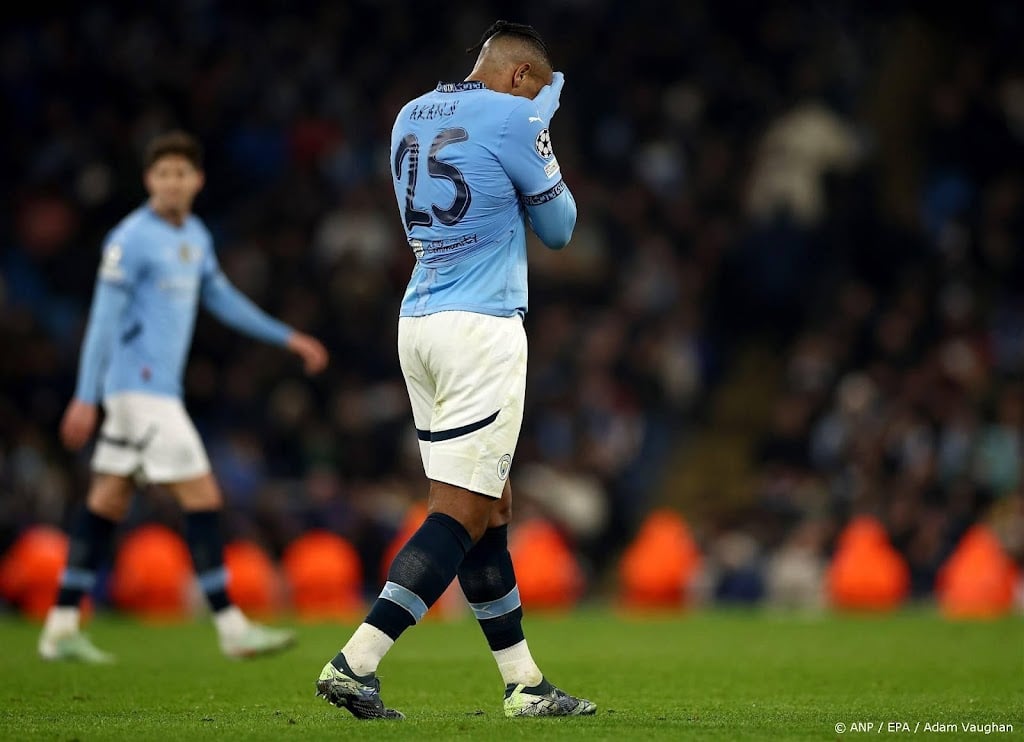 Manchester City is verdediger Akanji acht tot tien weken kwijt