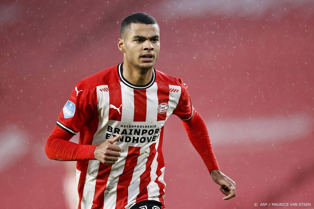 Gakpo bij terugkeer direct in basis bij PSV, Teze zit op de bank