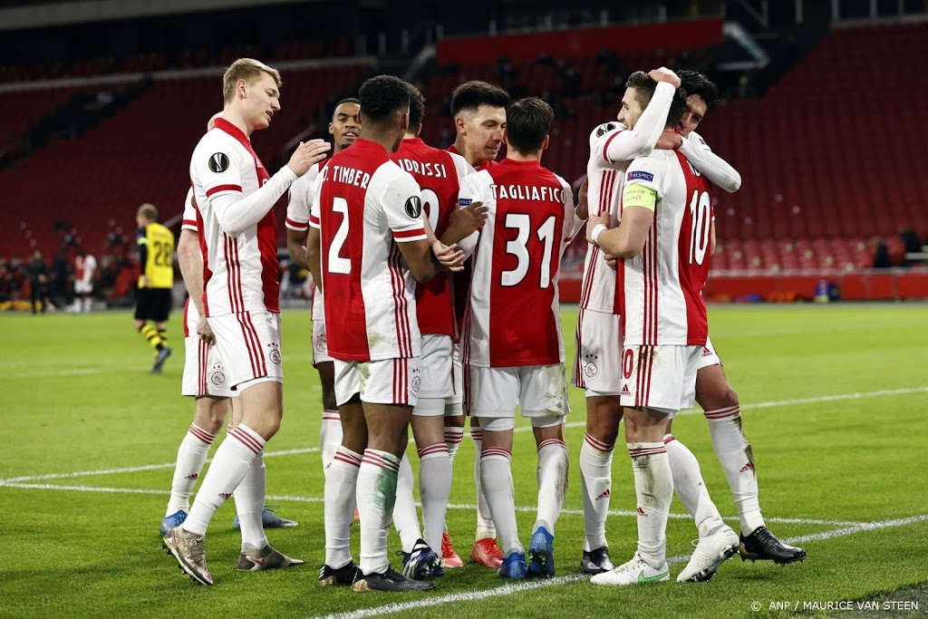 Ajax start met Schuurs tegen PEC Zwolle