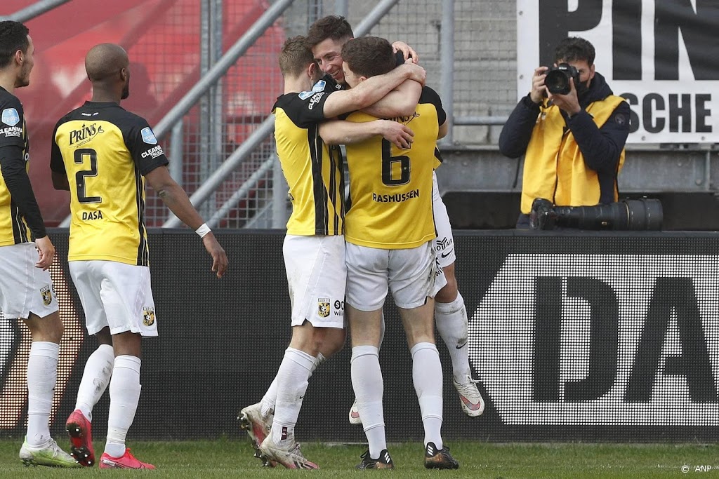 Vitesse houdt zicht op PSV en AZ na zege bij FC Utrecht