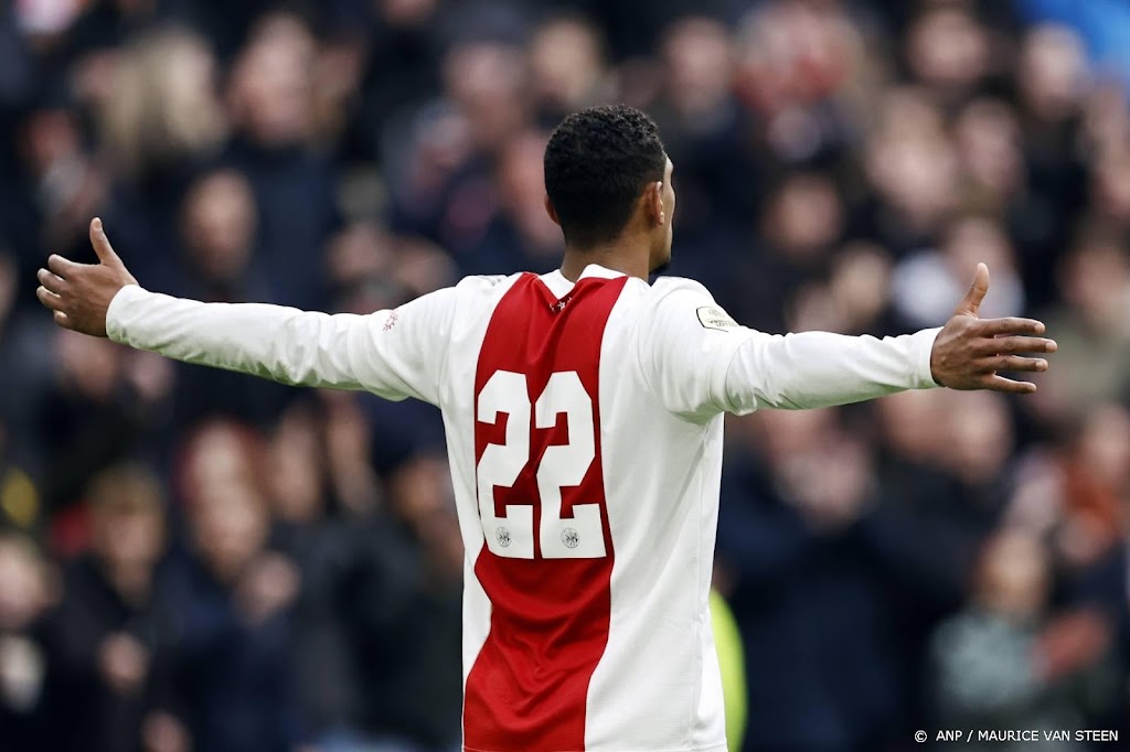 Spits Haller van Ajax wil achtervolging op Lewandowski inzetten