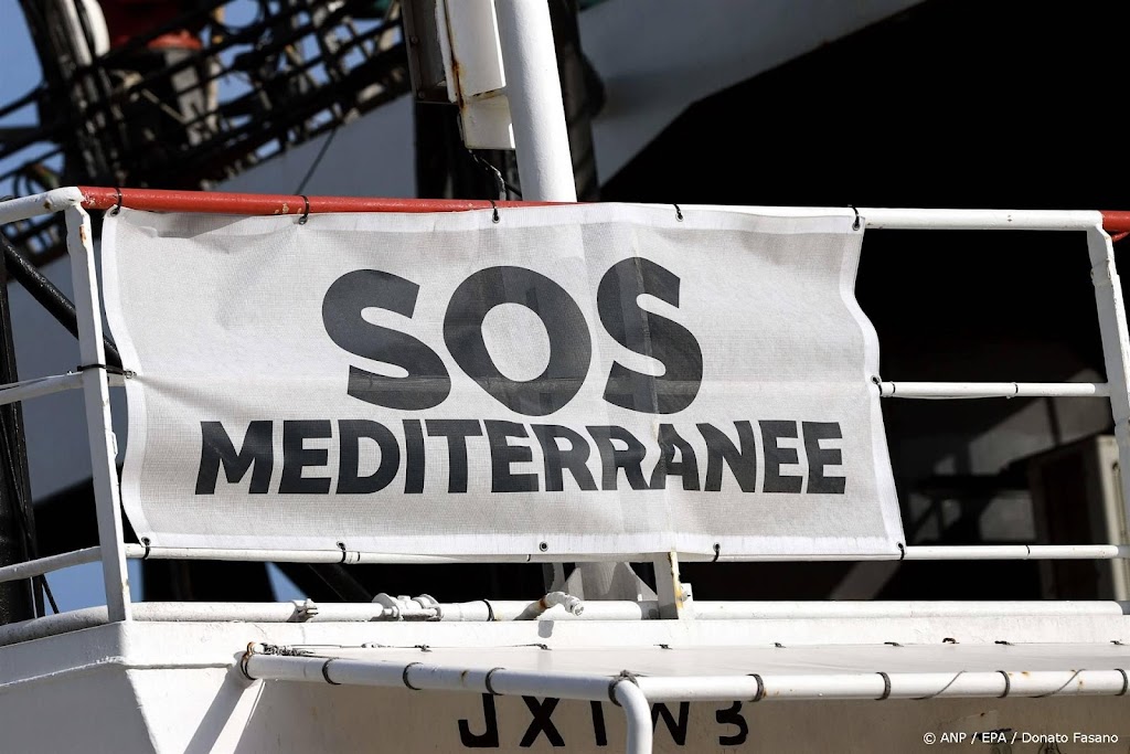 Overlevenden melden ongeveer zestig doden op migrantenboot