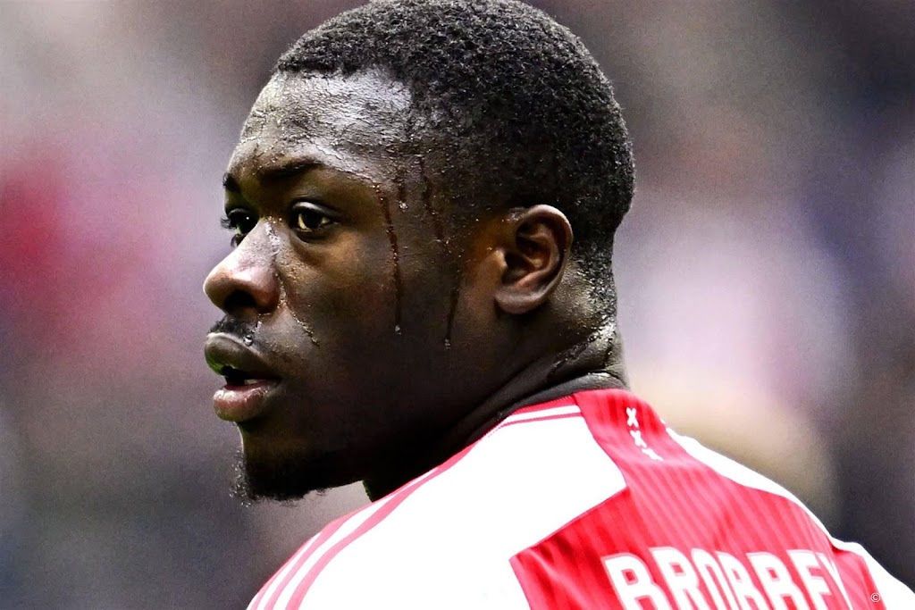 Ajax met Brobbey in de spits tegen Aston Villa