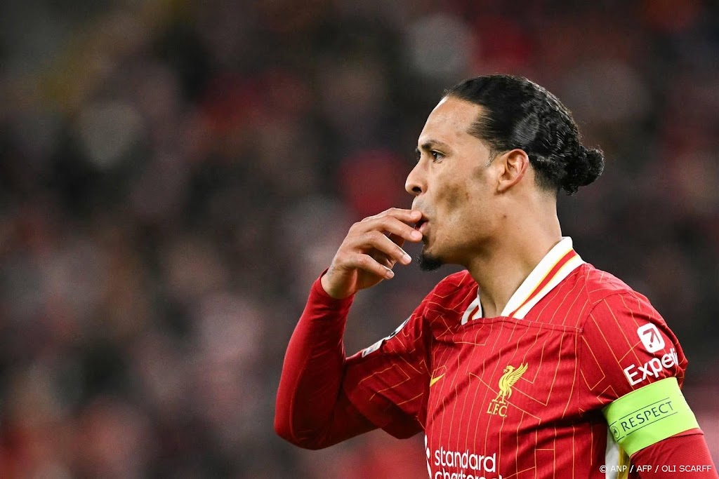 Trainer Slot wil dat Van Dijk bij Liverpool blijft 