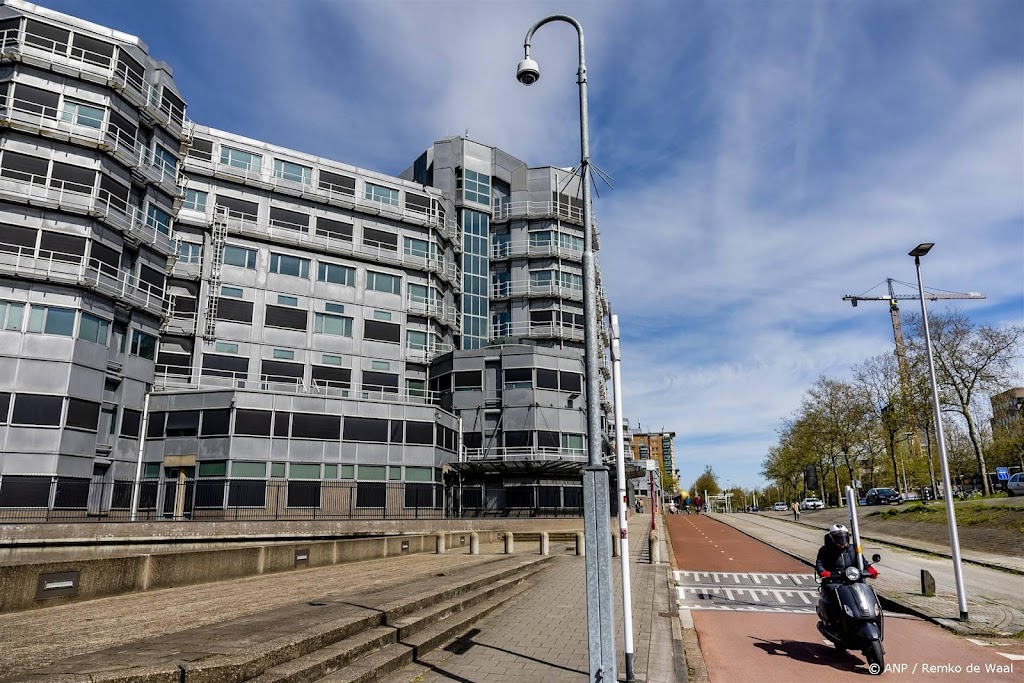 Toezichthouders berispen AIVD om onderzoeken naar misdaad