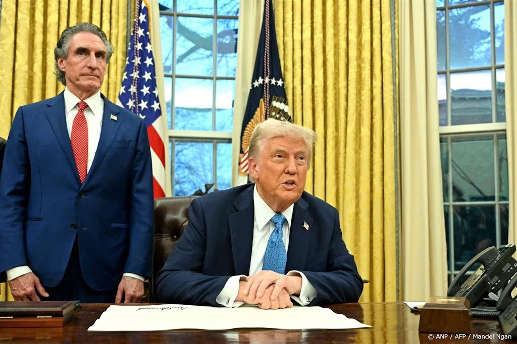 Trump gaat praten met top oliesector VS over verhogen productie