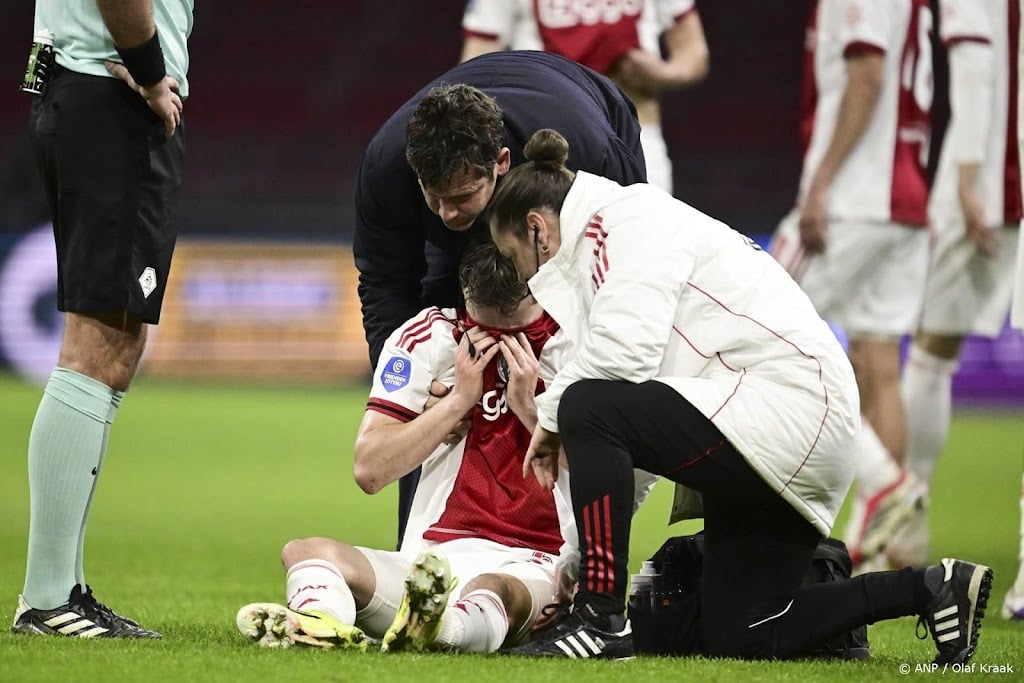 Ajax rekent voorlopig niet op geblesseerde Regeer