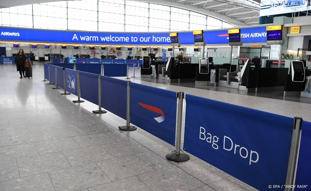 Ruim de helft minder passagiers op Heathrow in maart
