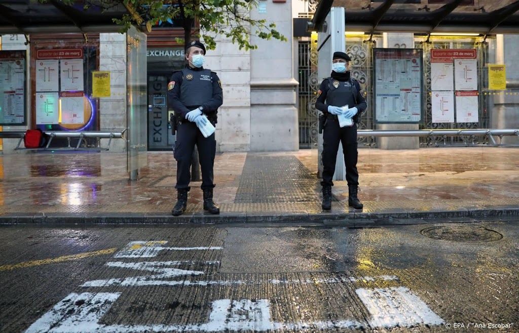 Weer honderden doden in Spanje, maar minder nieuwe besmettingen